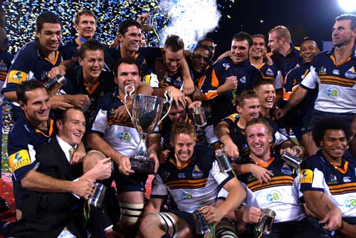Brumbies celebrate with 2004 Super 12 trophy