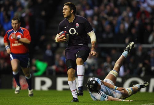 England winger Matt Banahan saunters in for the game's only try