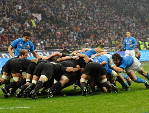 New Zealand and Italy pack down at the San Siro