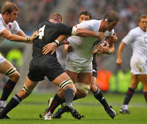 England's Steve Borthwick stretched the New Zealand defence