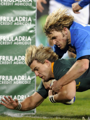 Wynand Olivier goes over to score for South Africa, Italy v South Africa, Stadio Friuli, Udine, November 21, 2009