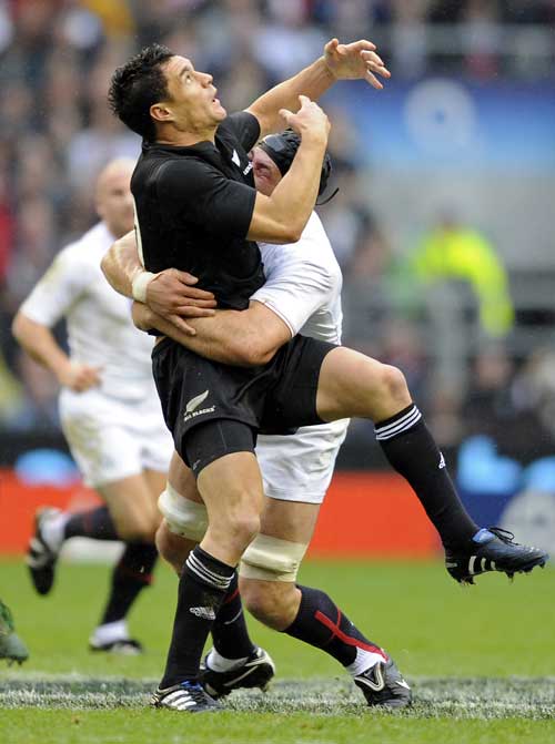 New Zealand's Dan Carter is tackled by England's Steve Borthwick