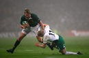 Springboks centre Jean de Villiers avoids a tackle from Keith Earls