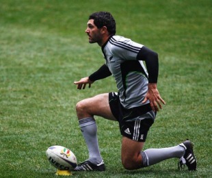 New Zealand's Stephen Donald practices his goal-kicking, Italy v New Zealand, San Siro, Milan, Italy, November 13, 2009