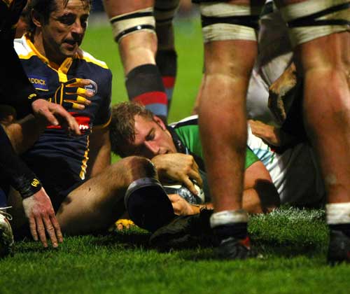 Harlequins flanker Chris Robshaw burrows over for a try
