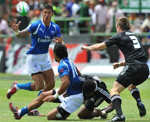 Mikaele Pesamino receives a pass during Samoa's clash with New Zealand