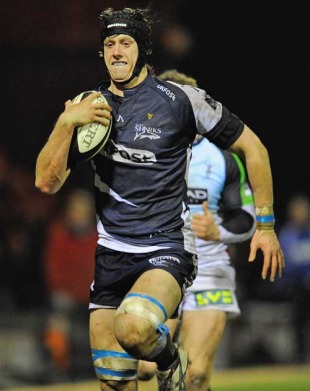 Sale's James Gaskell races away to score a try, Sale Sharks v Harlequins, Guinness Premiership, Edgeley Road, Stockport, England, January 1, 2010