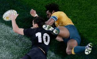 New Zealand fly-half Dan Carter beats Lote Tuqiri to the ball to score a try, Australia v New Zealand, Tri Nations, Telstra Stadium, August 13 2005.
