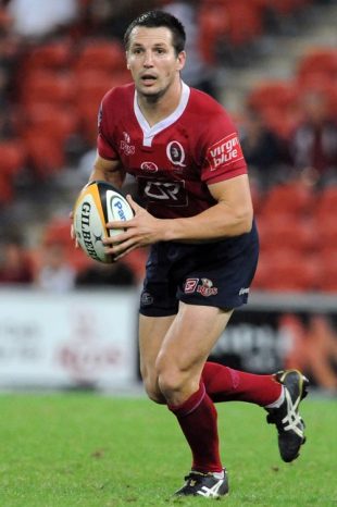 Clinton Schifcofske of the Reds runs with the ball during the round 12 Super 14 match between the Queensland Reds and the Blues at Suncorp Stadium in Brisbane, Australia on May 2, 2008 