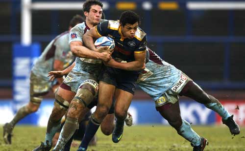 Leeds Carnegie's Luther Burrell goes on the charge against Bourgoin