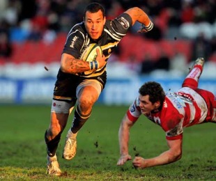 Worcester's Rico Gear exploits a gap in the Gloucester defence, Gloucester v Worcester, Anglo-Welsh Cup, Kingsholm, Gloucester, England, January 30, 2010