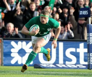 Ireland No.8 Jamie Heaslip runs in to score, Ireland v Italy, Six Nations, Croke Park, February 6, 2010