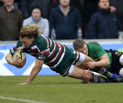 Leicester's Billy Twelvetrees closes in on the Northampton line