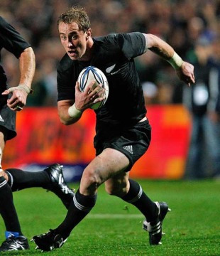 All Blacks scrum-half Jimmy Cowan spots a gap, New Zealand v South Africa, Tri-Nations, Hamilton, New Zealand, September 12, 2009