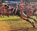 Leicester's Geordan Murphy dives over to score a try