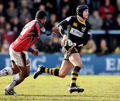 Wasps fly-half Danny Cipriani stretches the Saracens defence