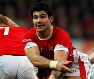 Wales scrum-half Mike Phillips passes the ball, France v Wales, Six Nations, Stade de France, February 27, 2009