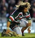 Leicester's Martin Castrogiovanni touches down for a try
